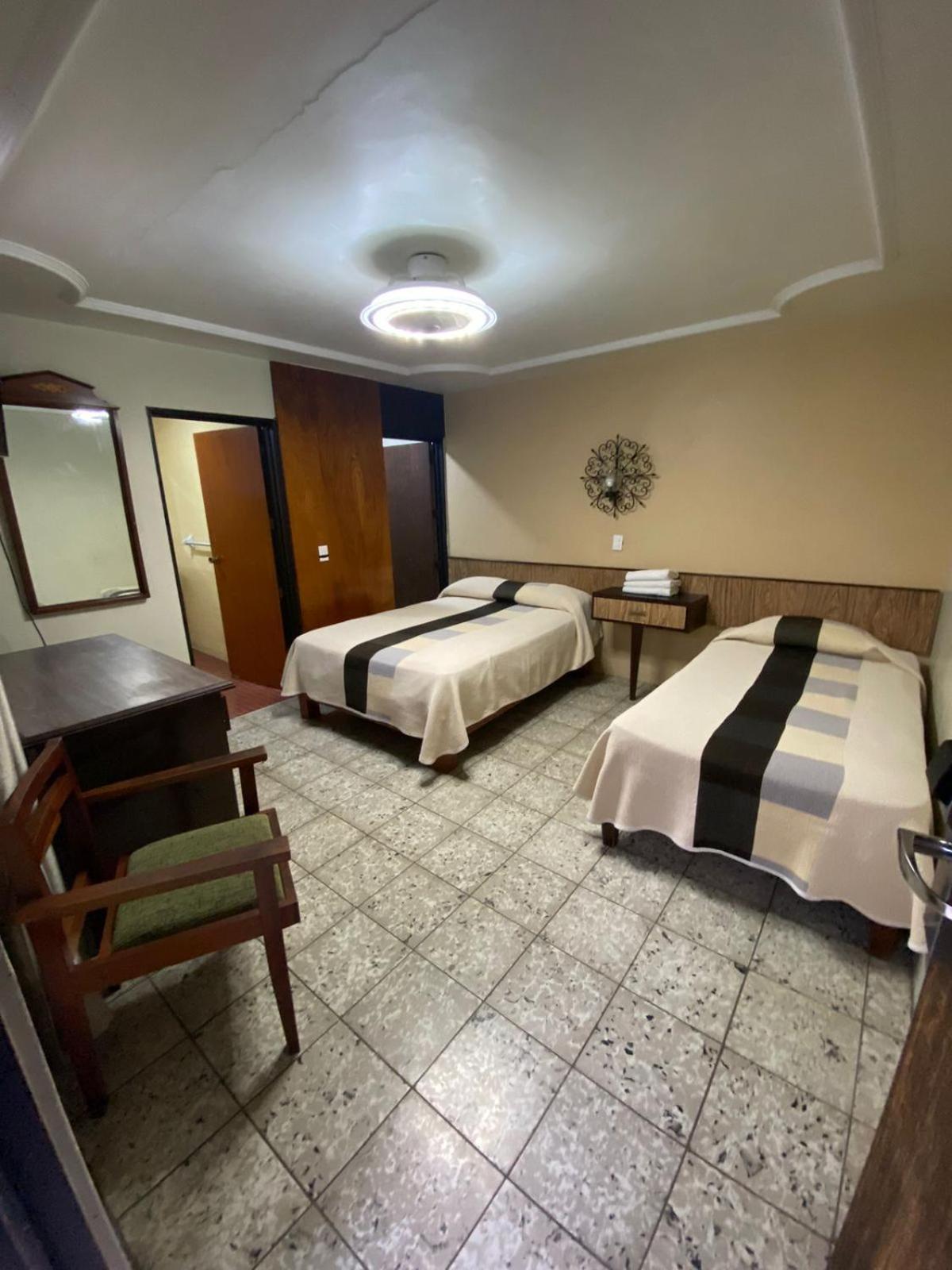 Hotel Flamingos De Ciudad Guzman Buitenkant foto